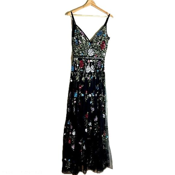 Mac Duggal EMBELLISHED FLORAL SEQUIN GOWN in black size 6 ladies 5400 style - Picture 3 of 14